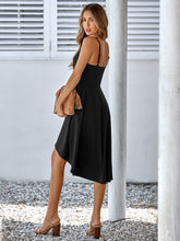 High-Low-Kleid mit Spaghettiträgern und U-Ausschnitt